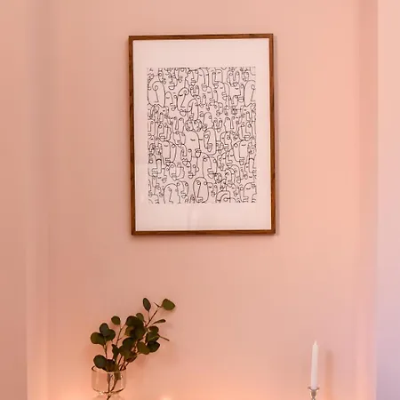 Historic Charm, Modern Comfort - In The Heart Of The Old Town *