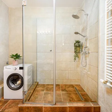 Historic Charm, Modern Comfort - In The Heart Of The Old Town Bukarest