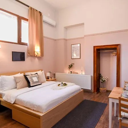Historic Charm, Modern Comfort - In The Heart Of The Old Town Bucharest