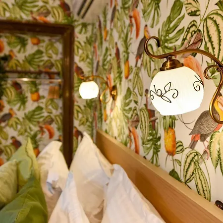 Historic Charm, Modern Comfort - In The Heart Of The Old Town Lägenhet