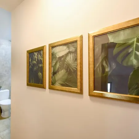 Historic Charm, Modern Comfort - In The Heart Of The Old Town Lägenhet *