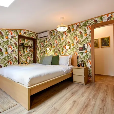 Historic Charm, Modern Comfort - In The Heart Of The Old Town Lägenhet *