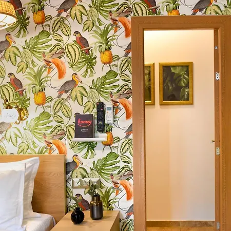Historic Charm, Modern Comfort - In The Heart Of The Old Town Apartment Bucharest
