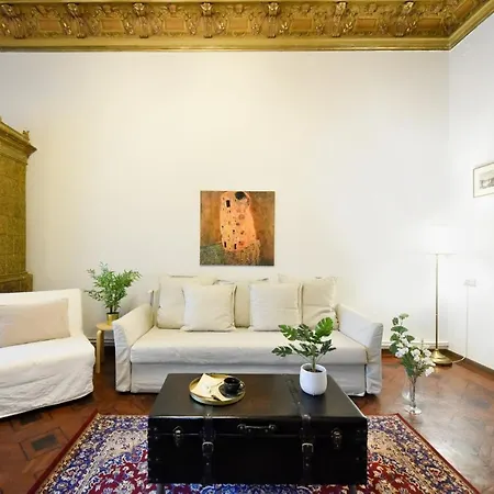 Historic Charm, Modern Comfort - In The Heart Of The Old Town Bucharest