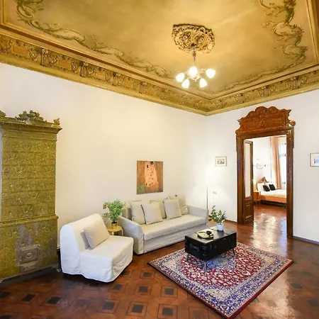 Lägenhet Historic Charm, Modern Comfort - In The Heart Of The Old Town Bukarest